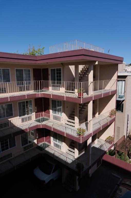 Redwood Inn - image 2