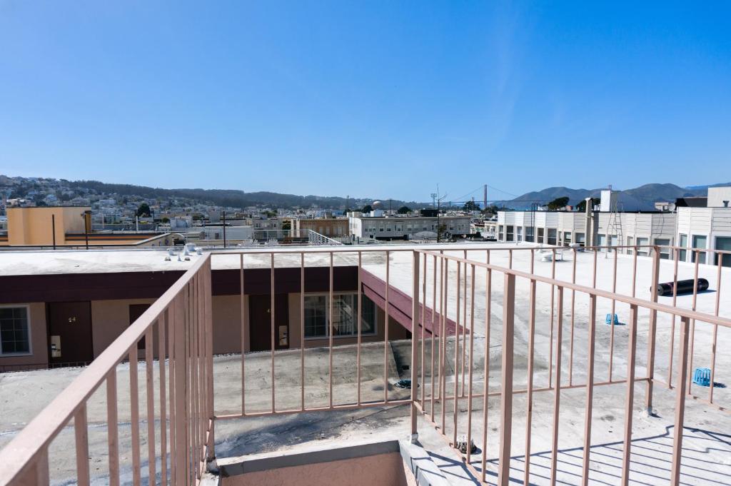 Redwood Inn - image 4