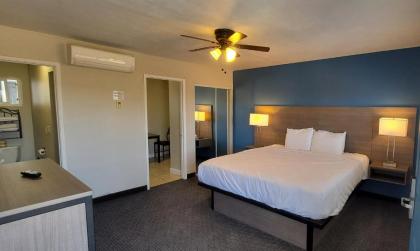 Beachwalker Inn  Suites