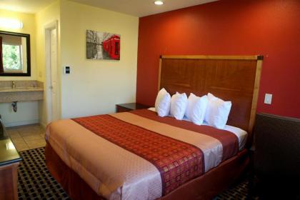 Bay Breeze Inn - image 1