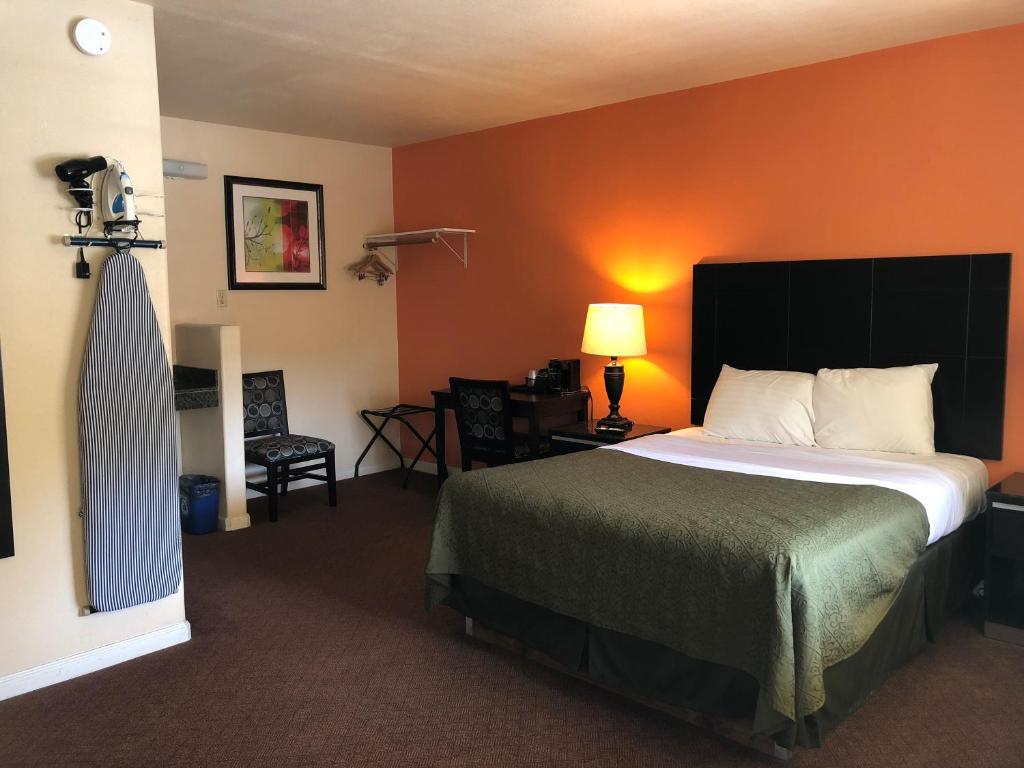 Arroyo Village Inn - image 2