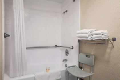Days Inn by Wyndham Gilroy - image 5