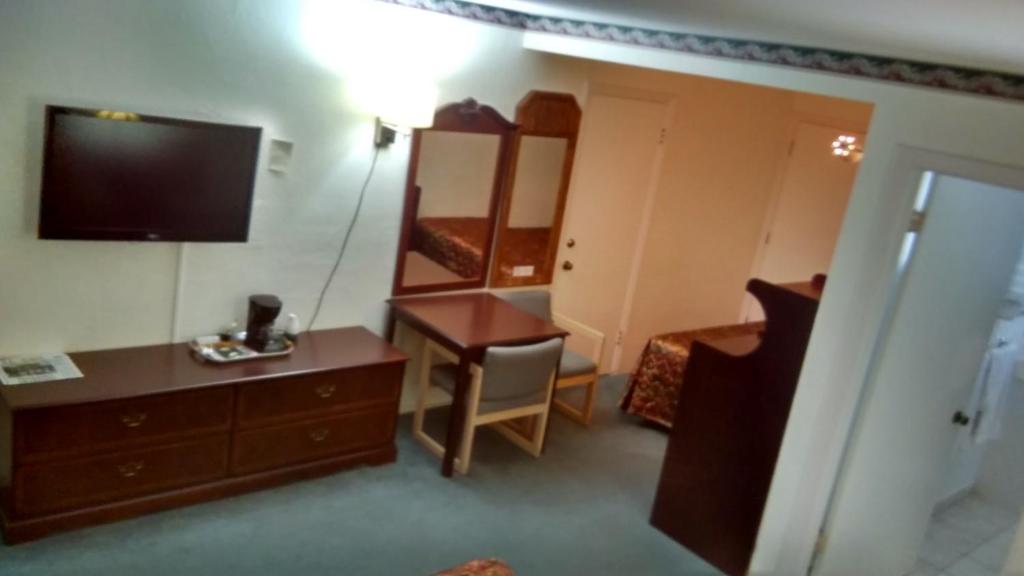El Rancho Motel - image 3