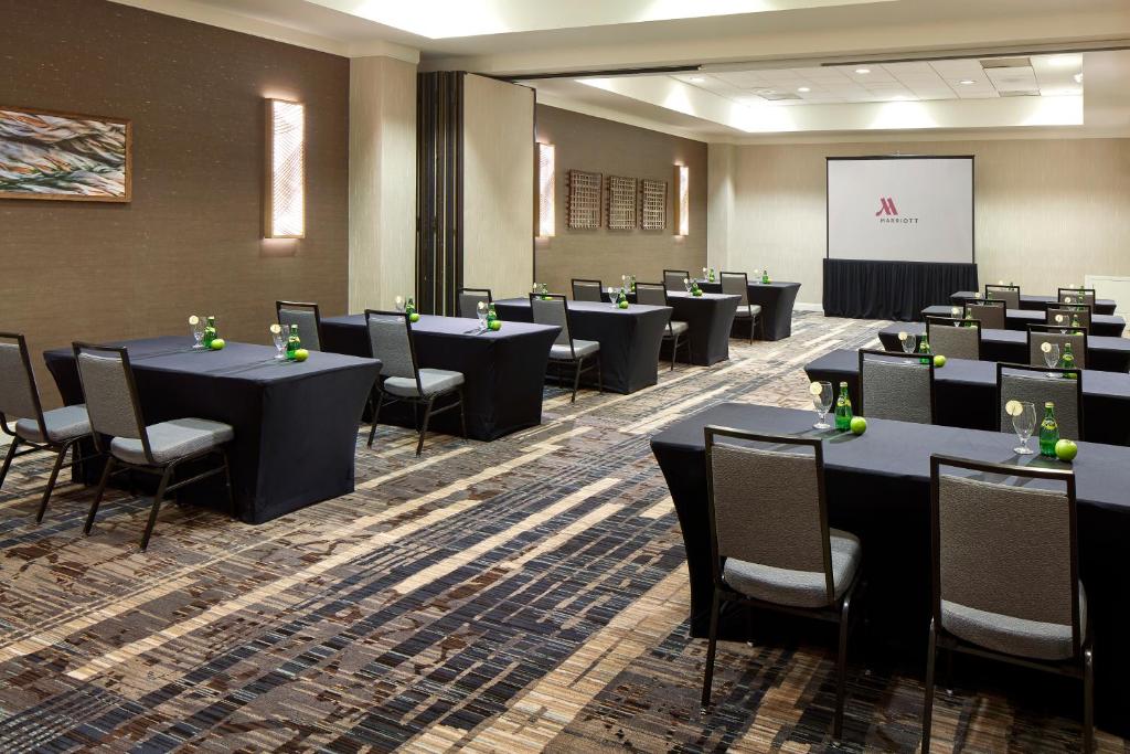 San Diego Marriott Mission Valley - image 5