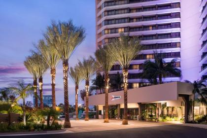 Irvine Marriott - image 1