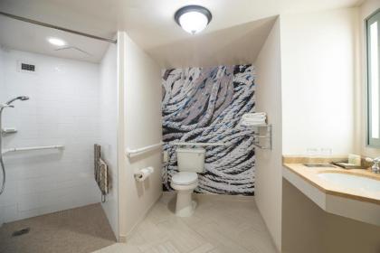 Renaissance Long Beach Hotel - image 4
