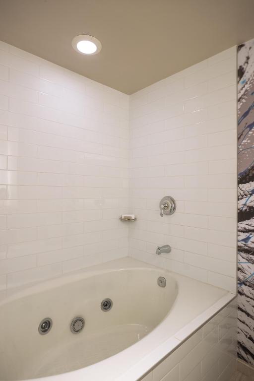 Renaissance Long Beach Hotel - image 5