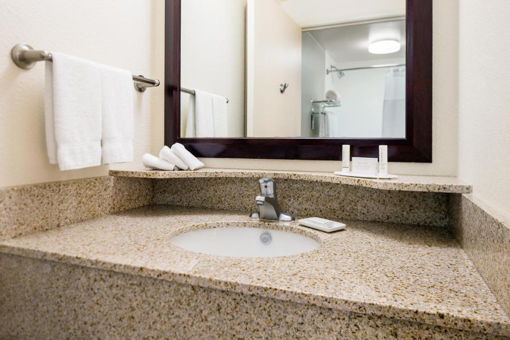 SpringHill Suites Bakersfield - image 4