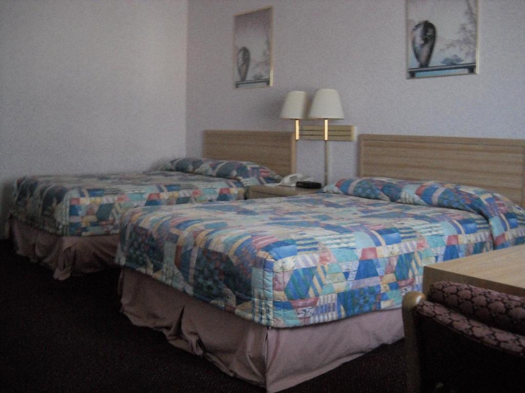 Palms Courtyard Inn - image 5