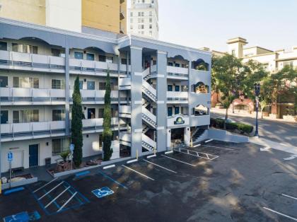 Days Inn By Wyndham San Diego/downtown/convention Center