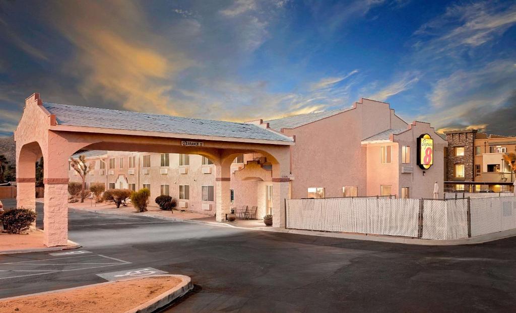 Super 8 by Wyndham Yucca Val/Joshua Tree Nat Pk Area - main image