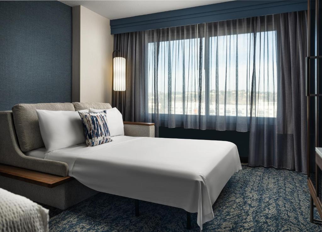 Courtyard by Marriott San Diego Mission Valley/Hotel Circle - image 2