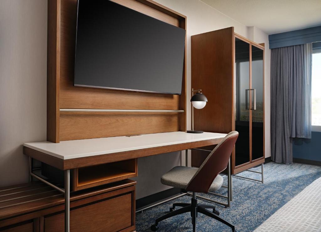Courtyard by Marriott San Diego Mission Valley/Hotel Circle - image 4