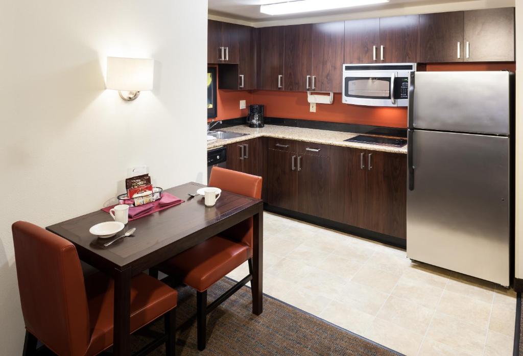 Residence Inn by Marriott Santa Clarita Valencia - image 2
