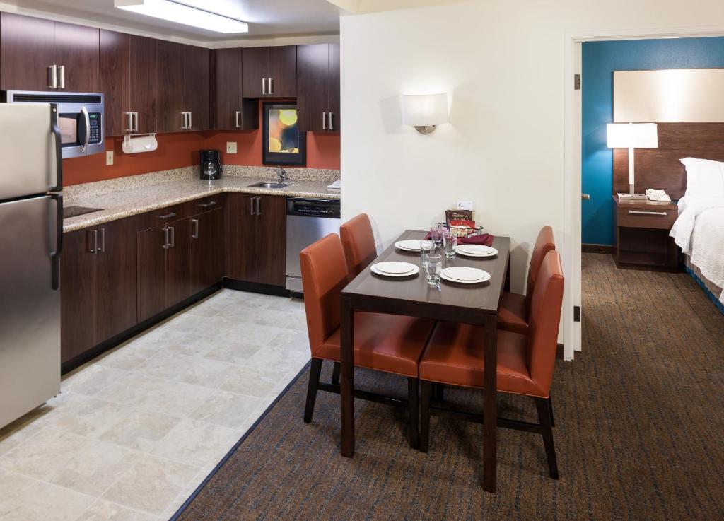 Residence Inn by Marriott Santa Clarita Valencia - image 4