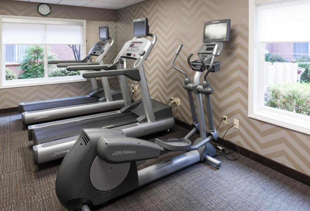 Fairfield Inn by Marriott Santa Clarita Valencia - image 3