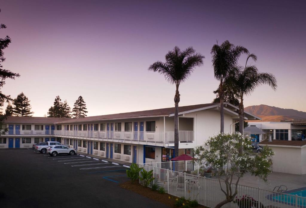Motel 6-San Luis Obispo CA - North - image 3