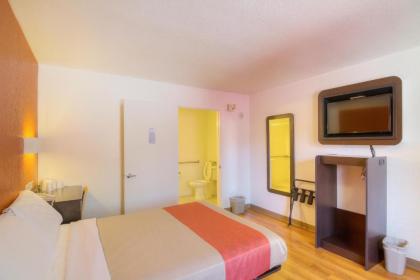 Motel 6-Simi Valley CA - image 3