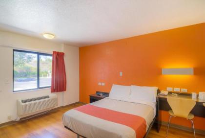Motel 6-Simi Valley CA - image 4