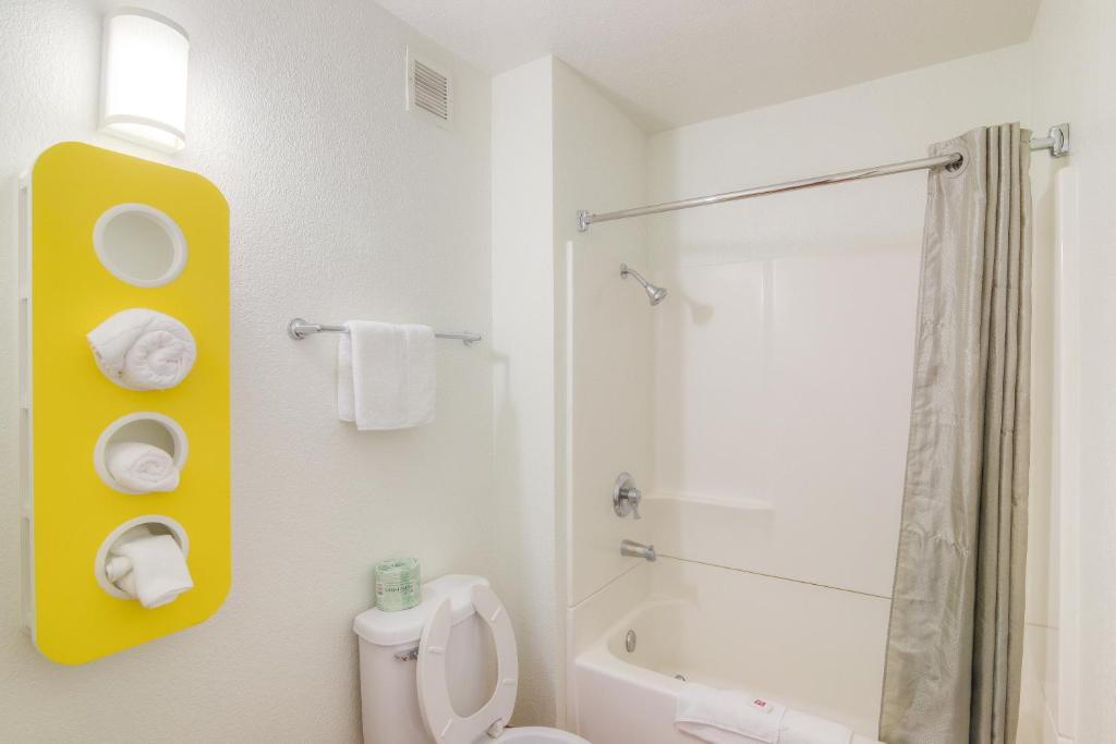 Motel 6-Simi Valley CA - image 5