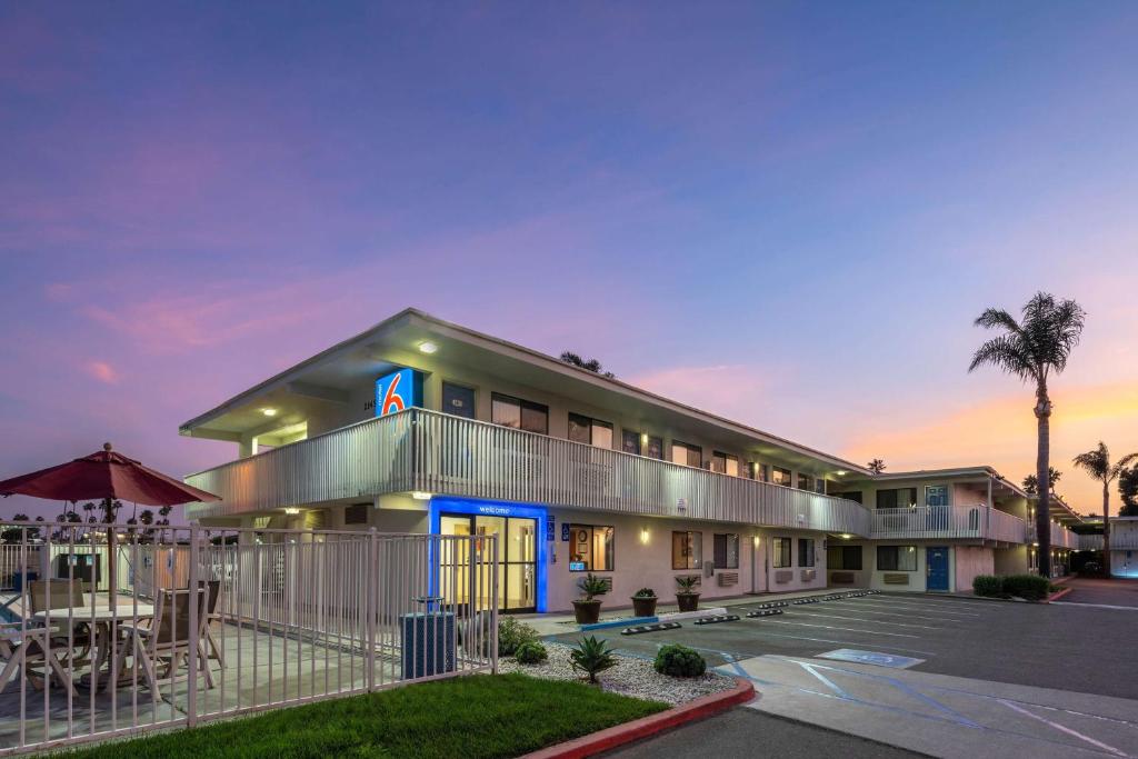 Motel 6-Ventura CA - Beach - image 2