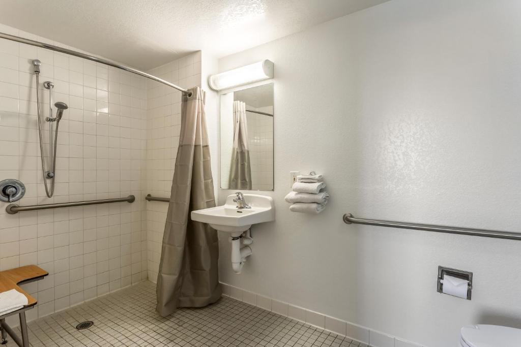 Motel 6-Needles CA - image 4