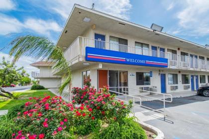 Motel 6-Bakersfield CA - Airport - image 3