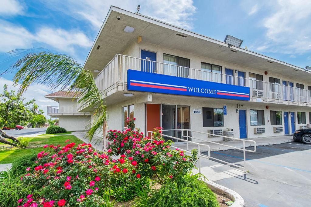 Motel 6-Bakersfield CA - Airport - image 3