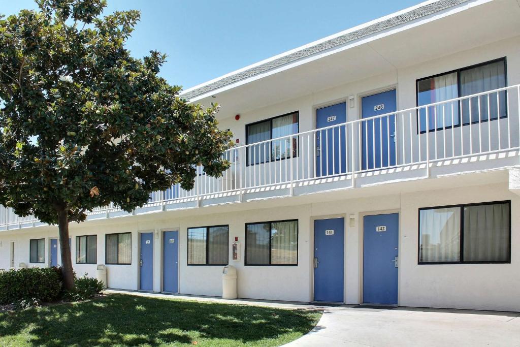 Motel 6-Atascadero CA - main image