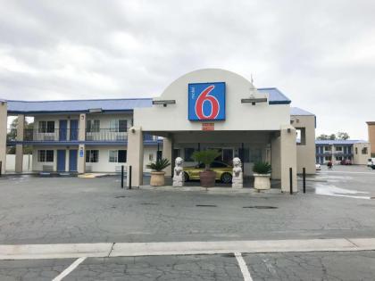 Motel 6-Visalia CA - image 2