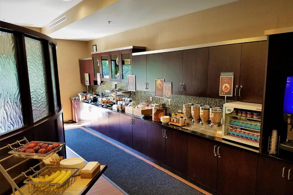 SpringHill Suites by Marriott Modesto - image 3