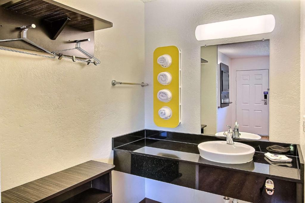 Motel 6-San Jose CA - Airport - image 4