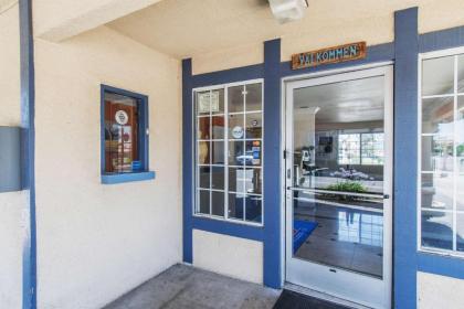 Motel 6-Kingsburg CA - image 5