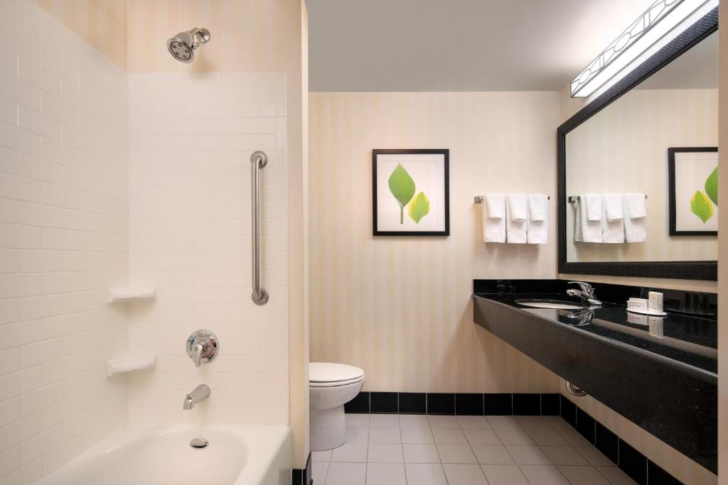 Fairfield Inn & Suites Redding - image 3