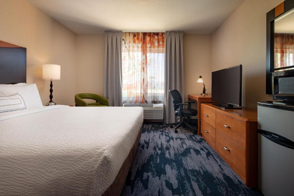 Fairfield Inn & Suites Redding - image 4