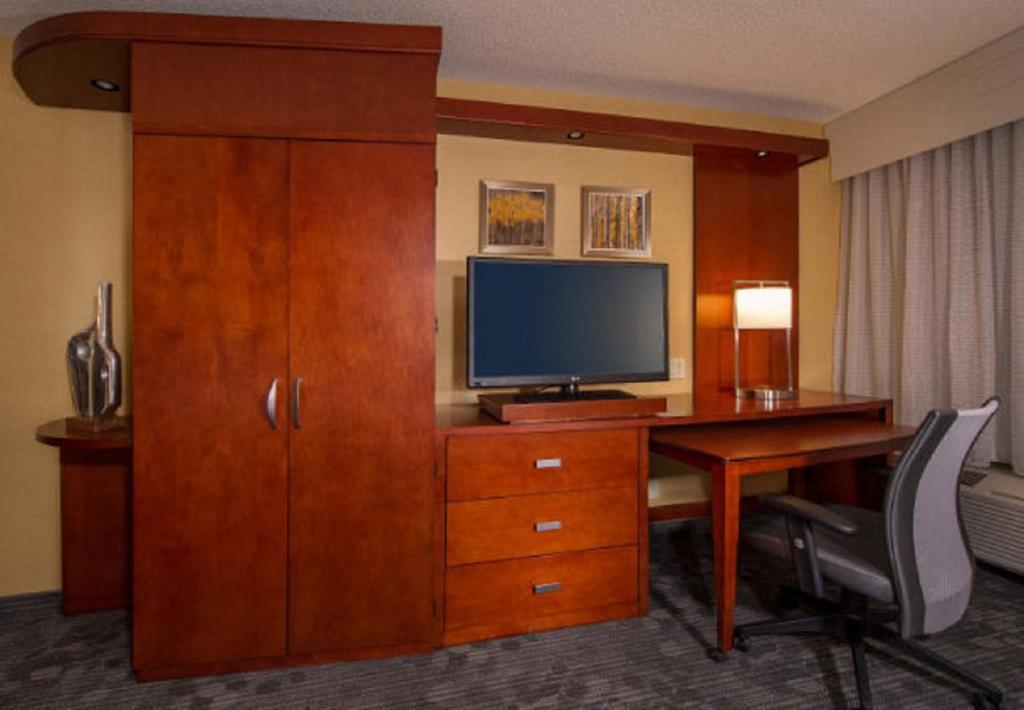 Courtyard by Marriott San Luis Obispo - image 2