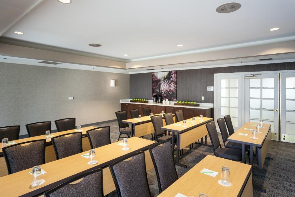 Courtyard by Marriott Stockton - image 2