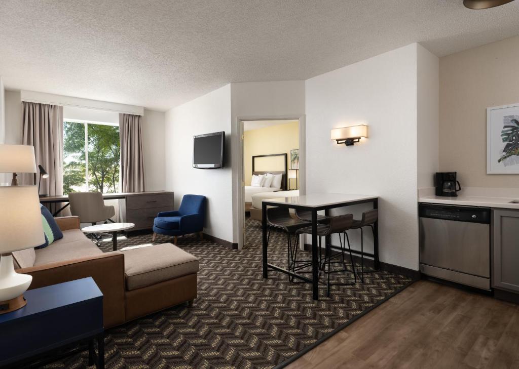 Residence Inn by Marriott Anaheim Resort Area/Garden Grove - image 3