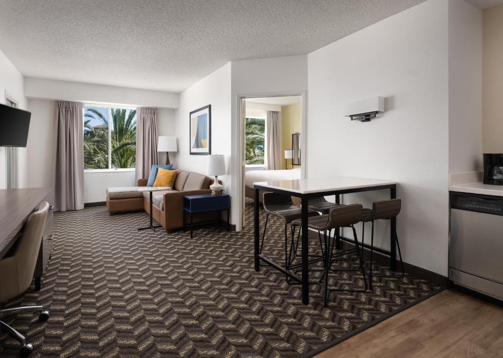Residence Inn by Marriott Anaheim Resort Area/Garden Grove - image 4