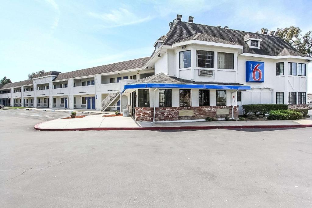 Motel 6-Fremont CA - North - image 3