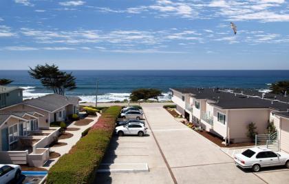 Cambria Landing Inn and Suites - image 4