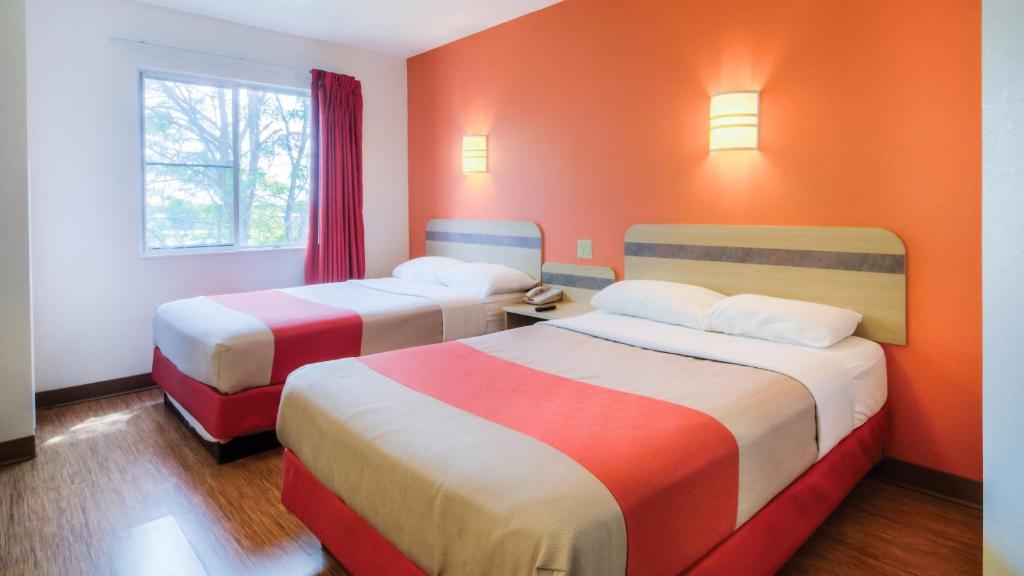 Motel 6-Sepulveda CA - Los Angeles - Van Nuys - North Hills - image 3