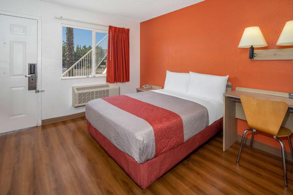 Motel 6-Sepulveda CA - Los Angeles - Van Nuys - North Hills - image 5
