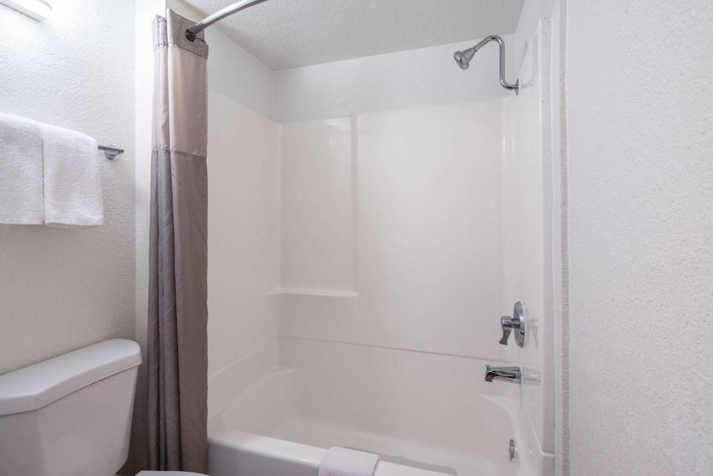 Motel 6-Thousand Oaks CA - image 2
