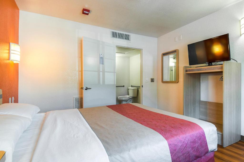 Motel 6-Pomona CA - Los Angeles - image 2