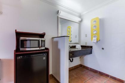Motel 6-San Jose CA - Convention Center - image 2