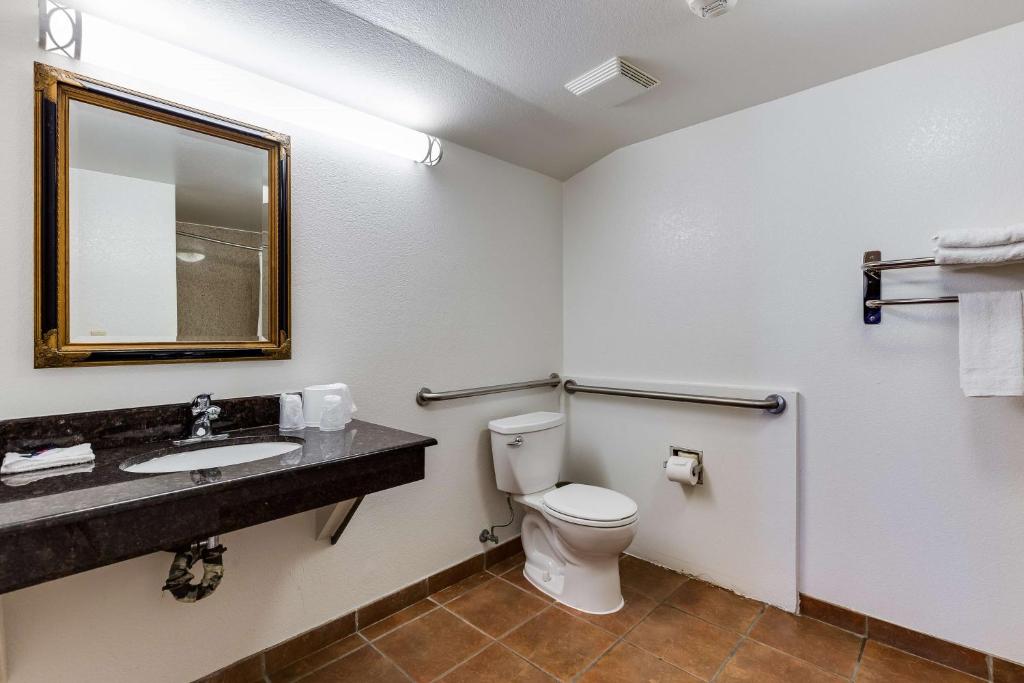 Motel 6-San Jose CA - Convention Center - image 3