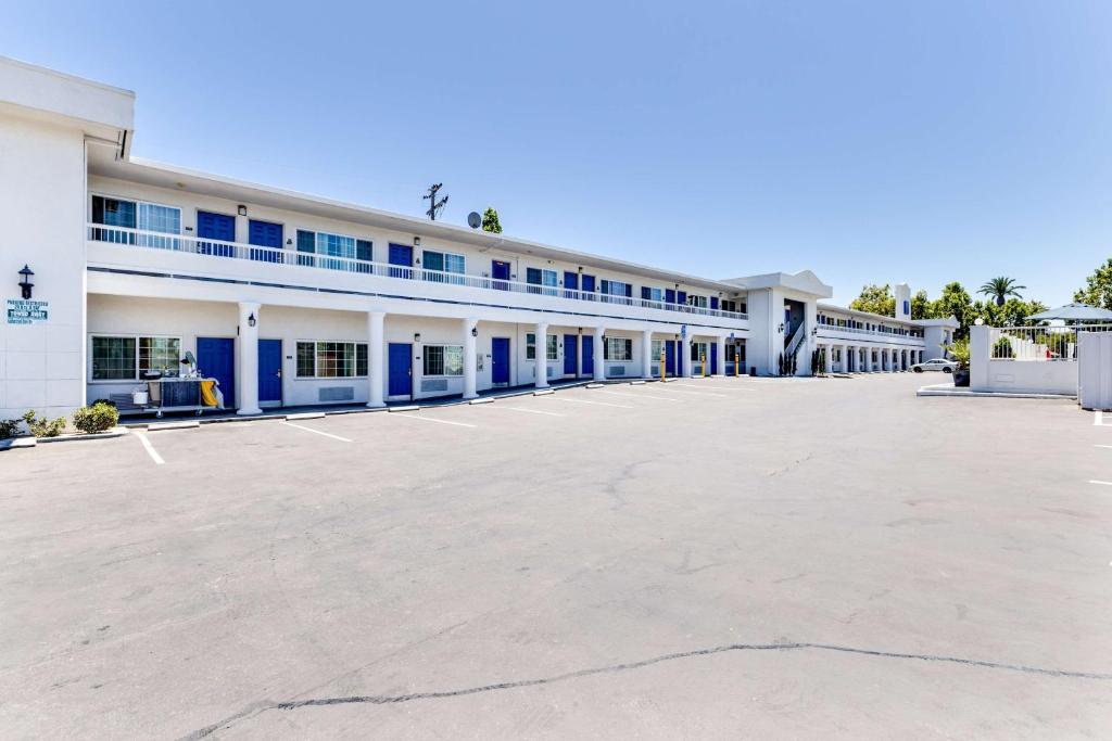 Motel 6-San Jose CA - Convention Center - image 4