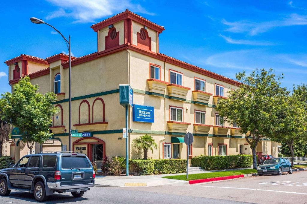 Rodeway Inn & Suites - Pasadena - main image