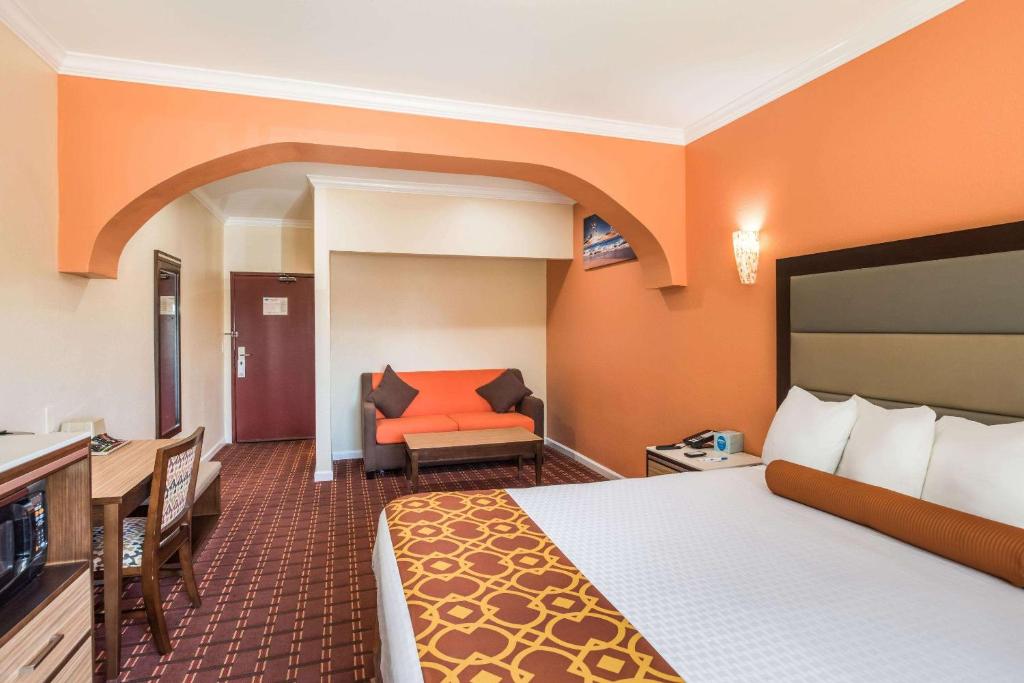 Rodeway Inn & Suites - Pasadena - image 3